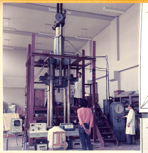 北海道大学百周年工学部公開記念行事 写真展1(1974年) (岩石の破壊音の測定(資源開発工学科))