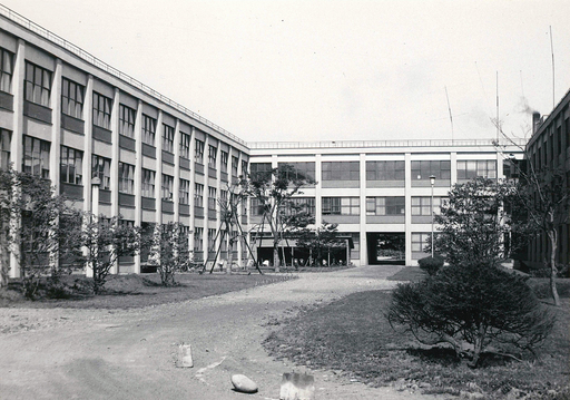 総務課資料 (総務(資)/2003/0004-19　工業教員養成所・工学部〔精密・電子・金属工学科教室実験室〕　1966〜1967年])