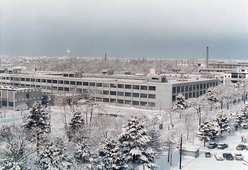 総務課資料 (総務(資)/2003/0010-03-01左　工学部精密工学科棟　1973年1月)