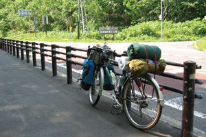 図4 自転車で支笏湖に向かう