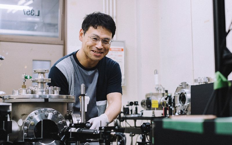 応用量子科学部門 富田 健太郎