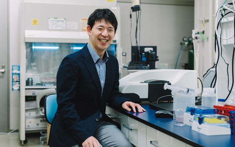 応用化学部門 真栄城 正寿