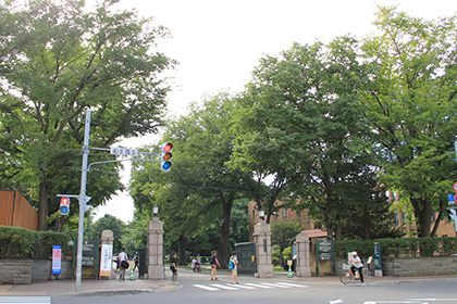 北海道大学 正門前