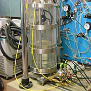 Triaxial test apparatus under undrained and freeze-thaw condition