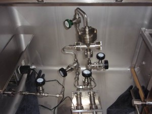 図2. 水分透過量測定装置開発のための原理検証実験を行った手動装置内部